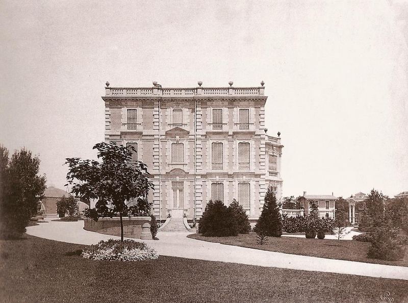 Back facade of Palacio de Indo.