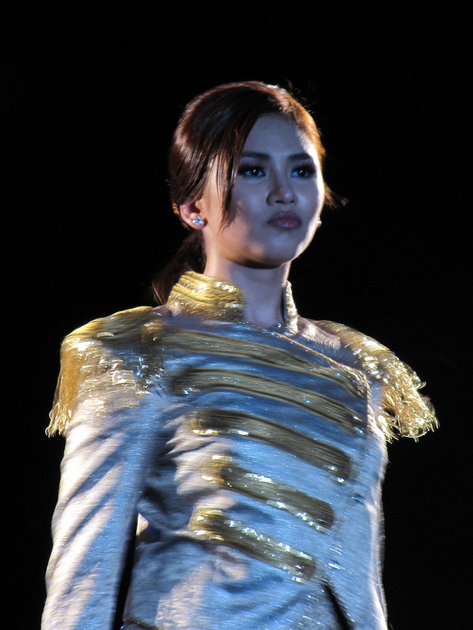Sarah Geronimo is the youngest solo entertainer to perform at the Smart Araneta Coliseum at the age of 17 on September 30, 2005.