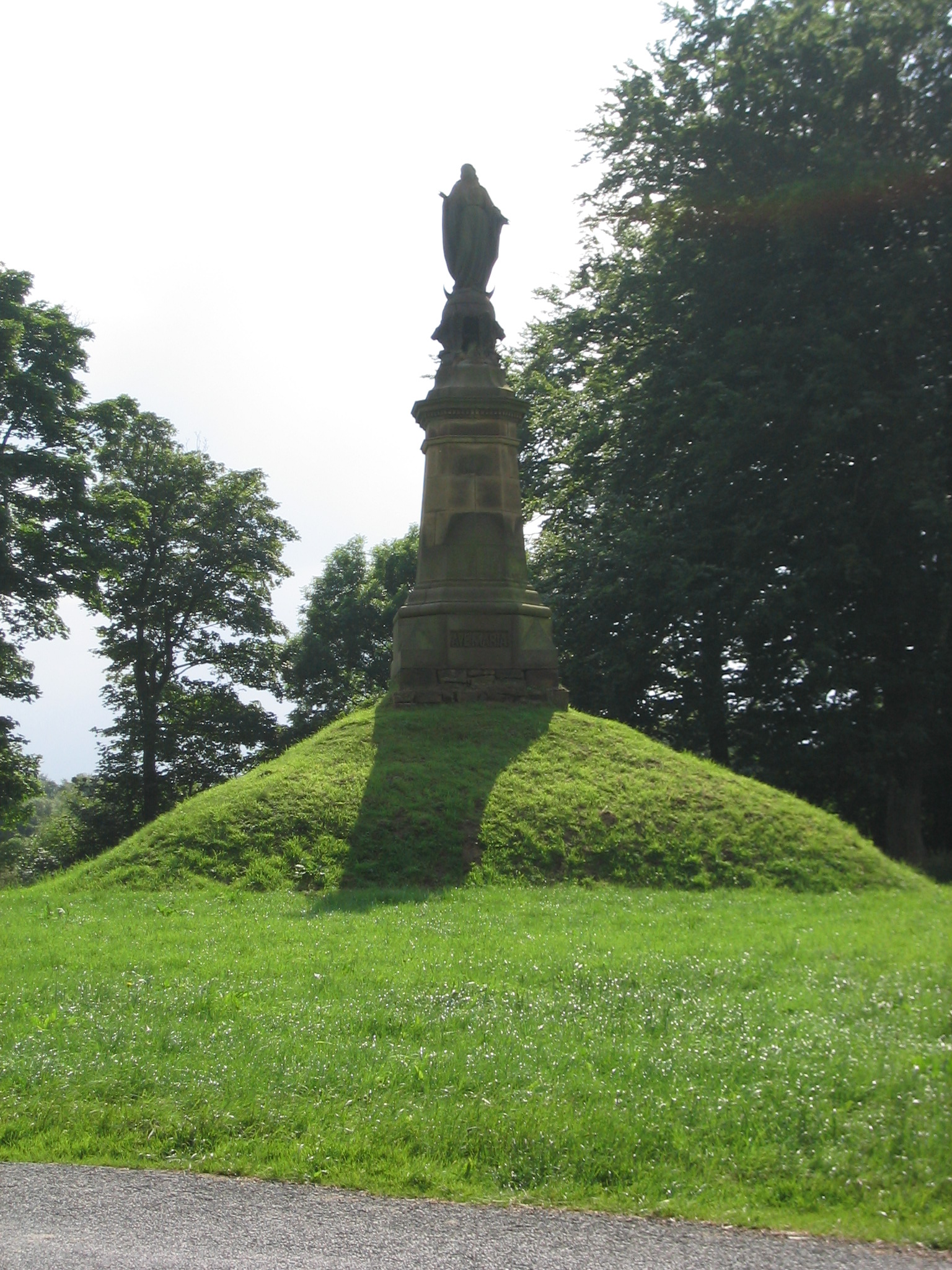 The Lady Statue at the top of the Avenue, erected in 1882, which features predominantly in the film