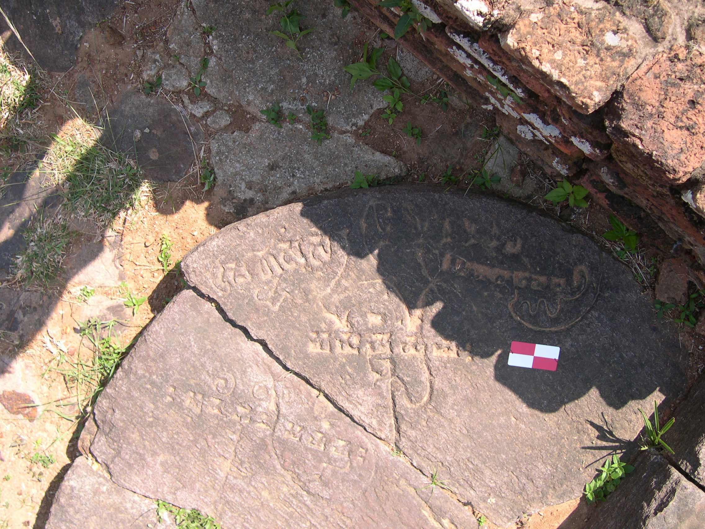 Salihundam, Andhra Pradesh. Votive inscriptions. In SIDDHAṂ the semi-circular threshold will have an object number, and each votive record an inscription number.