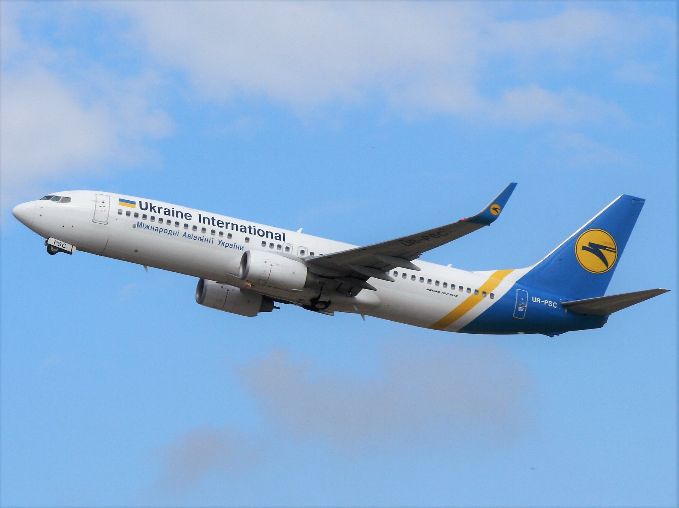 UIA Boeing 737-800