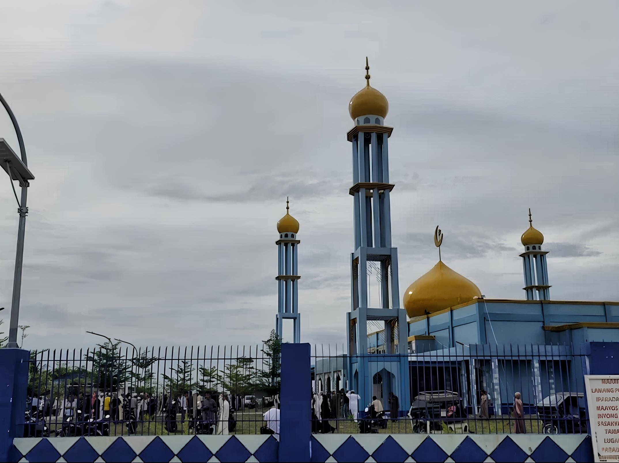 Bataraza Grand Mosque from outside the courtyard.