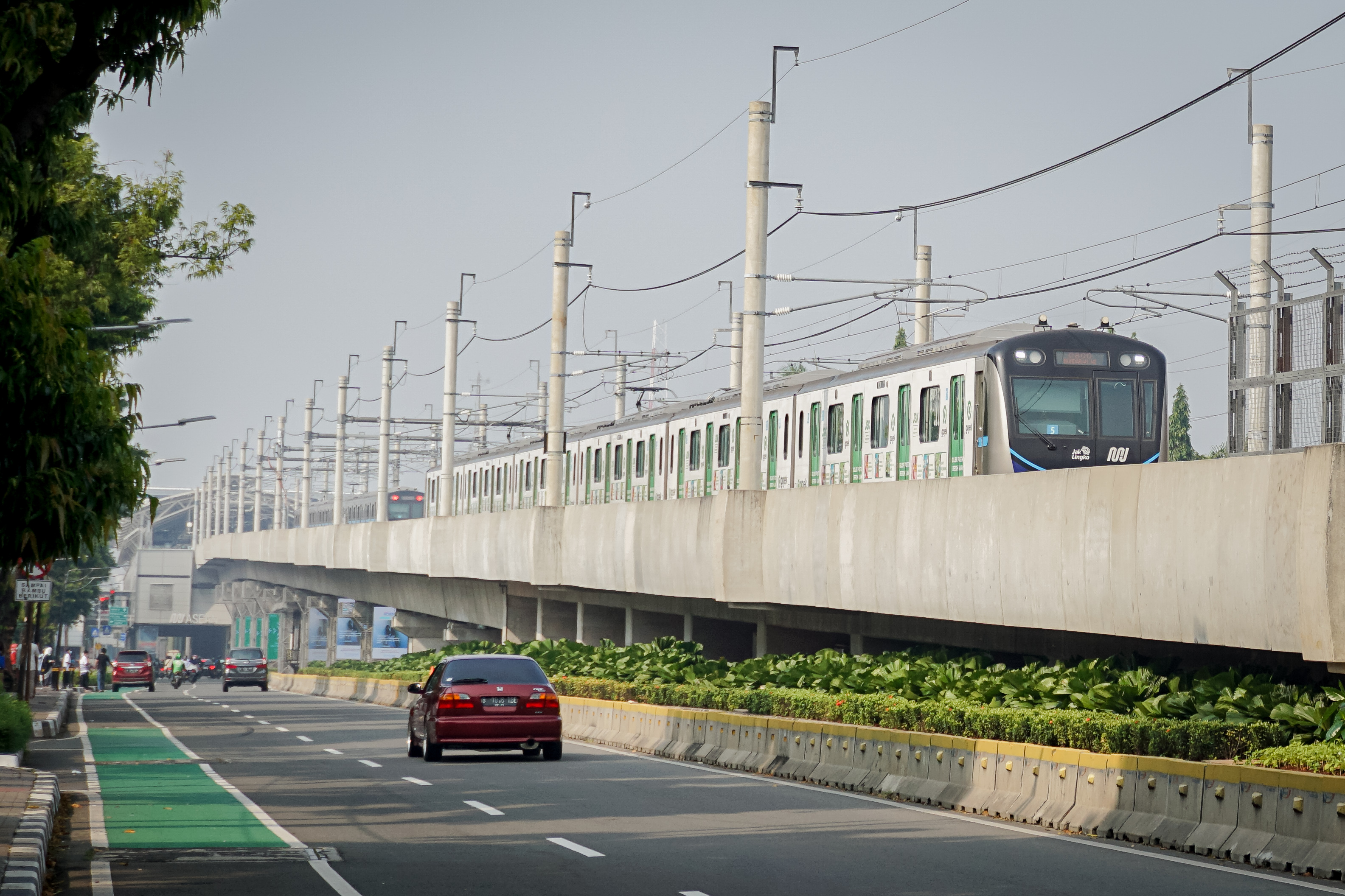 The Jakarta MRT's elevated-to-underground line transition parallel to Jalan Sisingamangaraja.