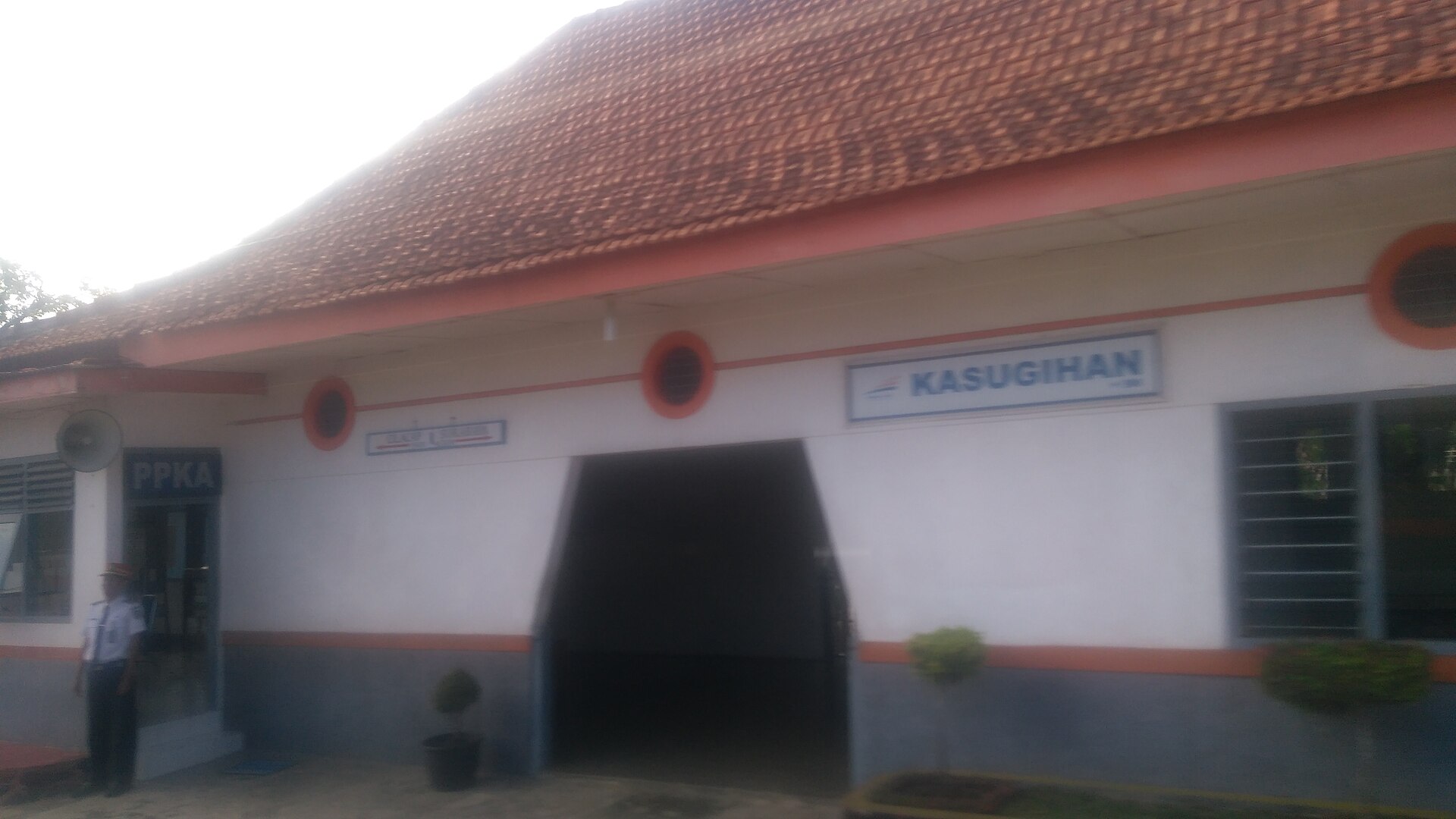 Kasugihan railway station