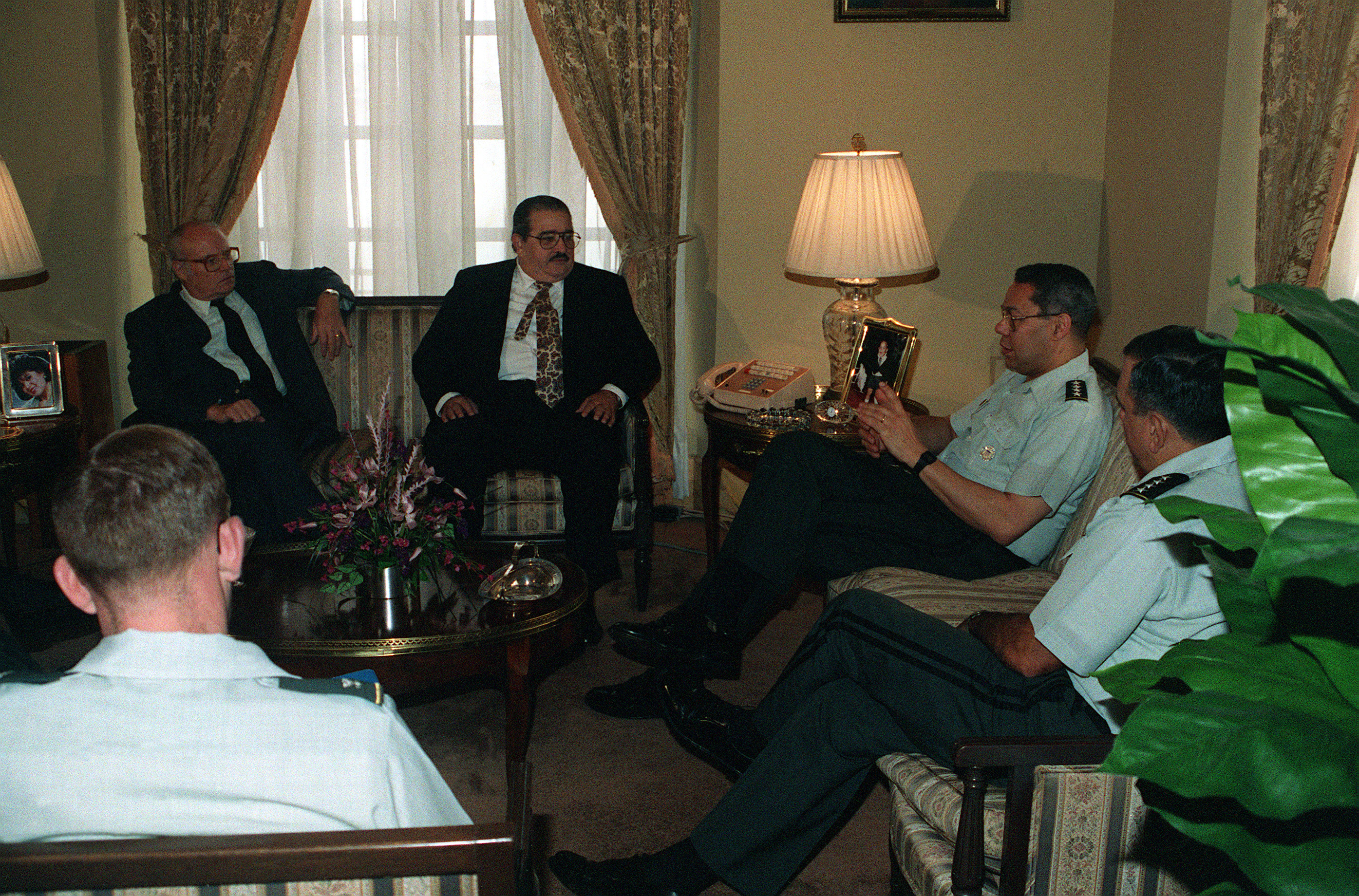 Guillermo Endara (right), President of Panama from 1989 to 1994, whose government enacted Law 25 and dismissed the 270 workers following the December 1990 labour protests.