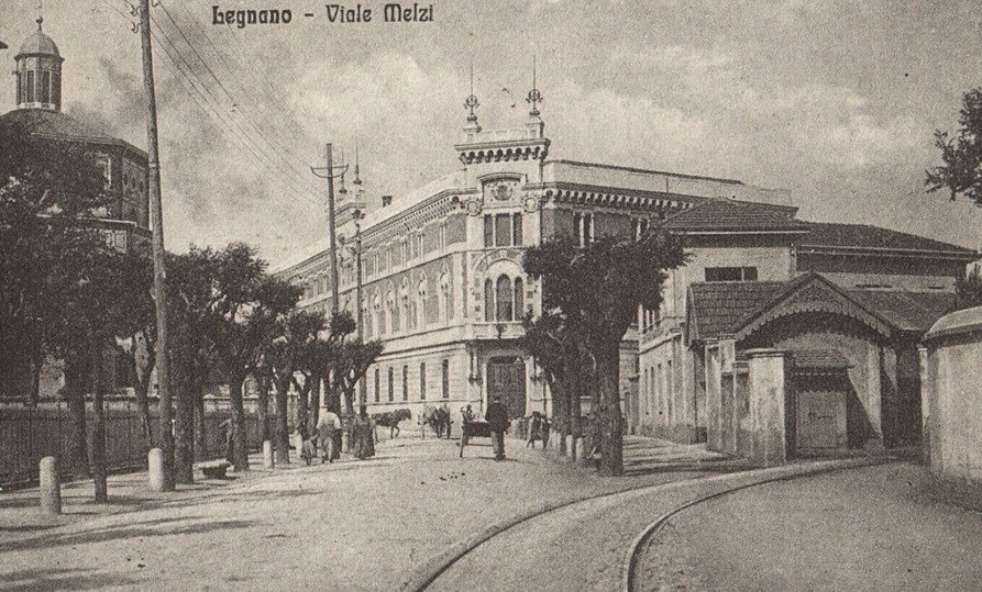 On the right, the Milan–Gallarate tramway station in Legnano along what was then Via Melzi (later Via Matteotti) in a 1919 photo On the right, the Milan–Gallarate tramway station in Legnano along what was then Via Melzi (later Via Matteotti) in a 1919 photo