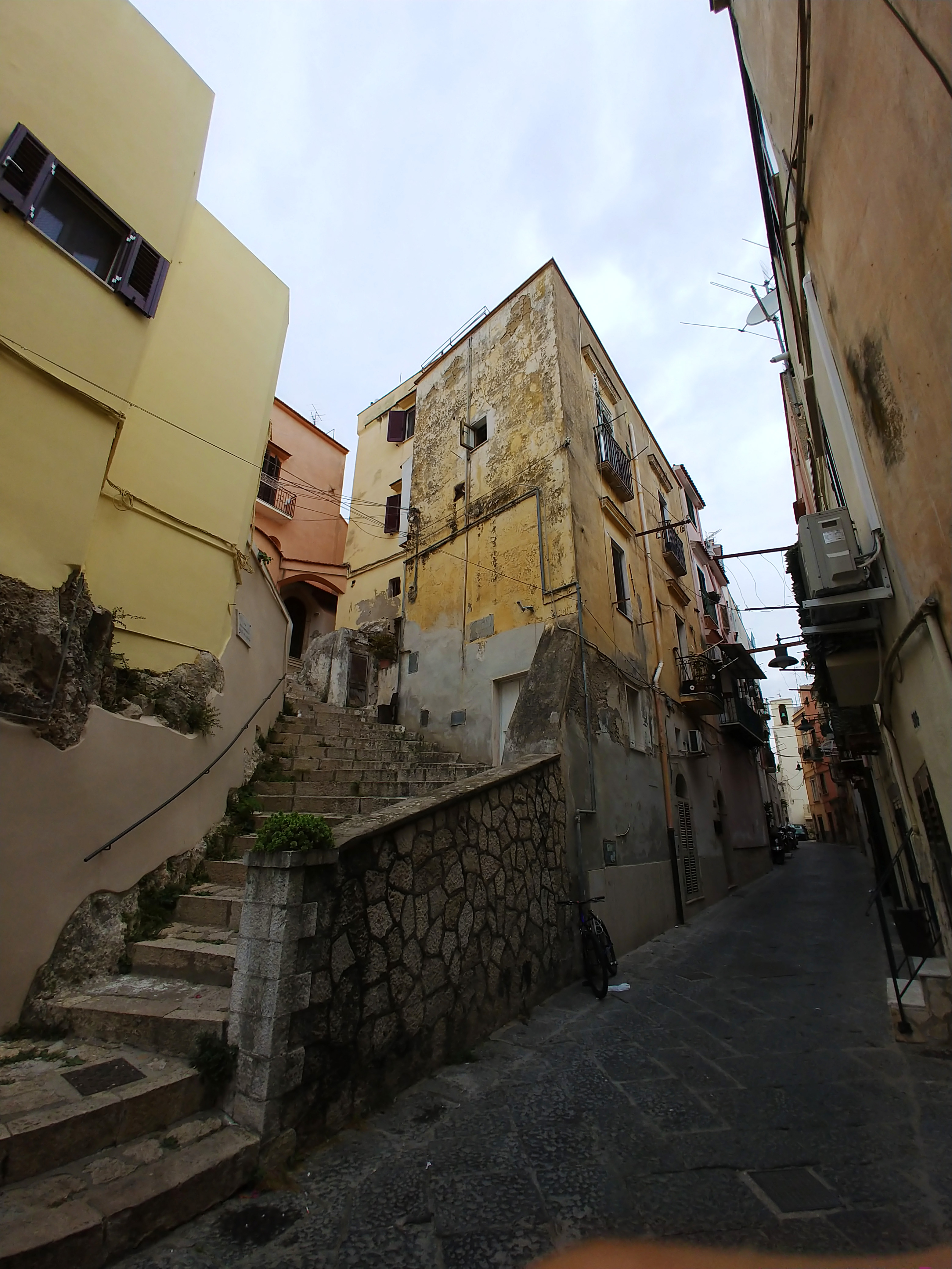 The stretch of present-day Via dell'Indipendenza in the oldest core of the Borgo