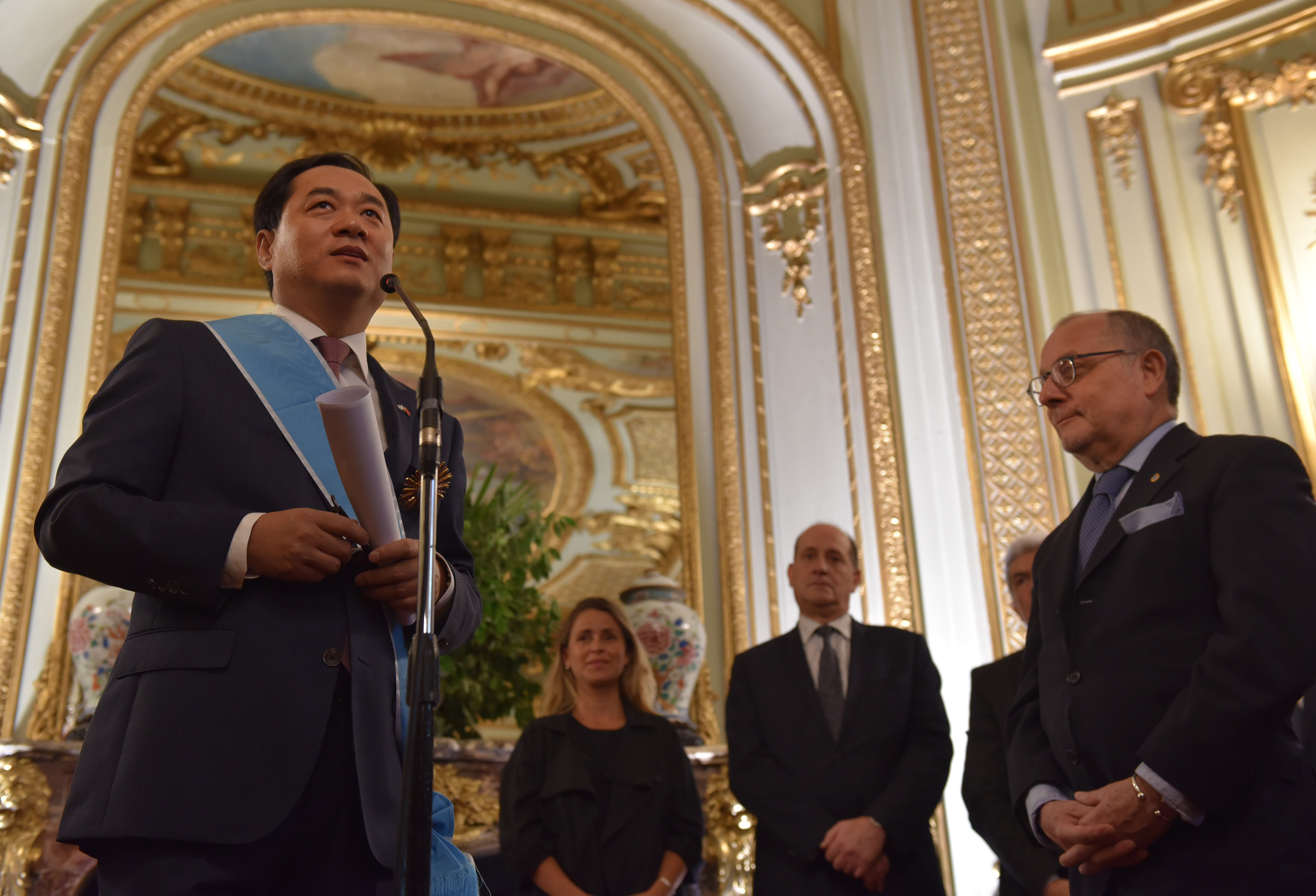 Foreign Minister Jorge Faurie presented honor to the outgoing Chinese ambassador, Wanming Yang, at the San Martín Palace.