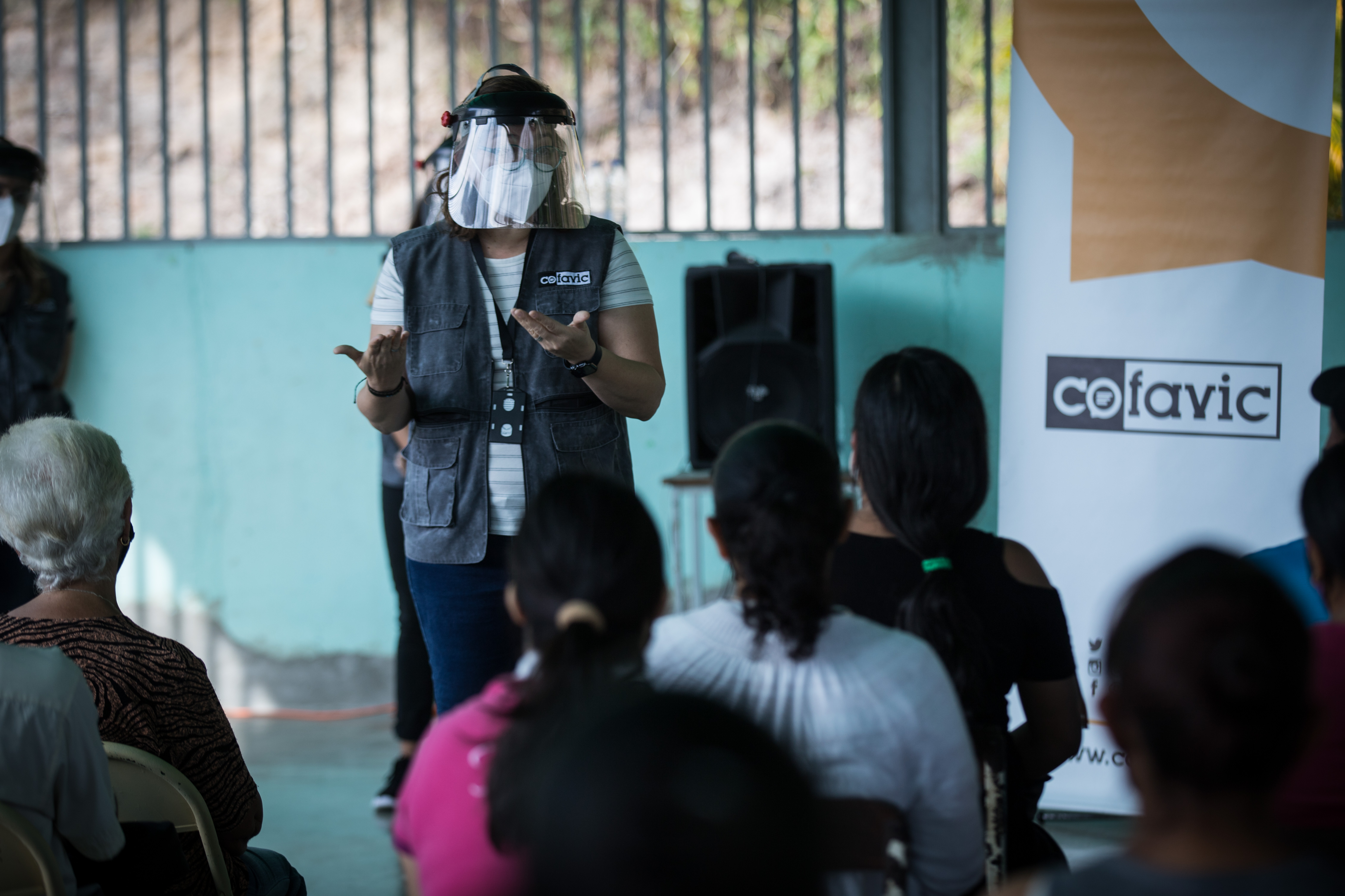Community human rights training session led by COFAVIC. Community human rights training session led by COFAVIC.