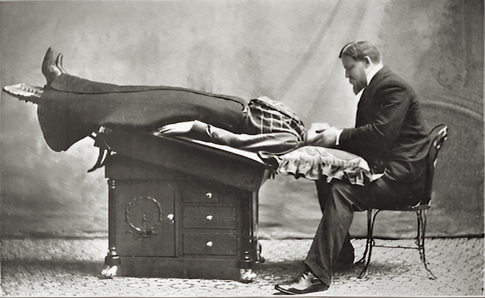 Dr. Herbert A Parkyn performing hypnotic suggestion at his Chicago School of Psychology.