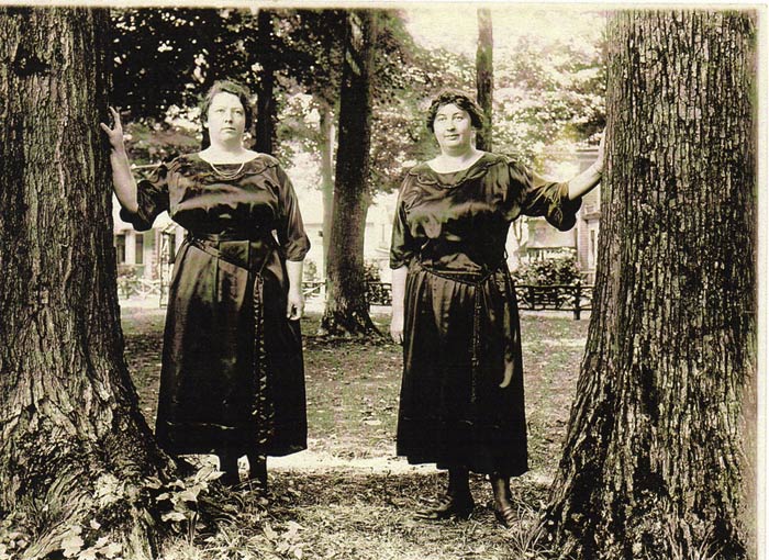 The Bangs Sisters, Lizzie and May.