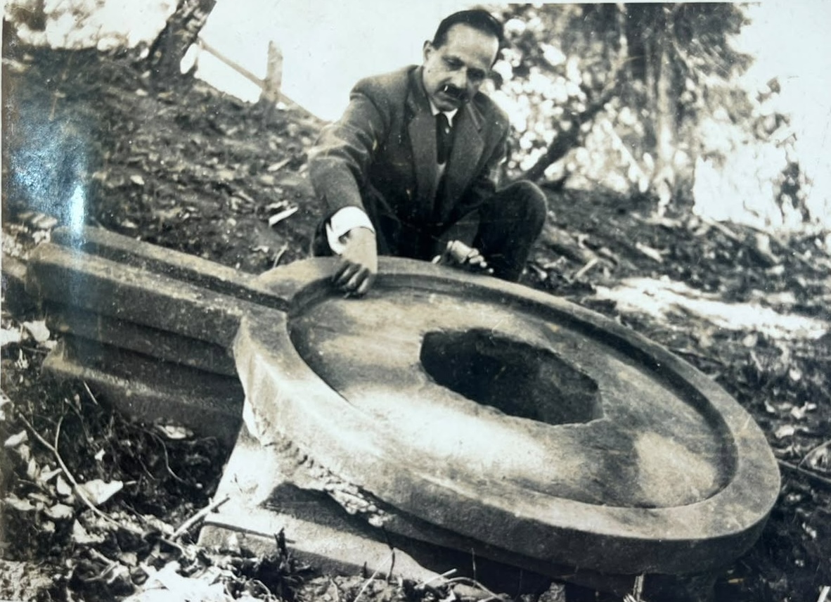Circular upper pedestal of the Paya linga. The central cavity appears octagonal, while the projecting channel forms the outlet of the yoni-pitha.