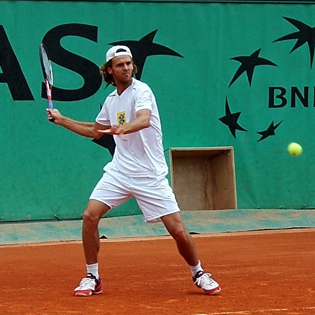 Gustavo Kuerten, training in Roland Garros.