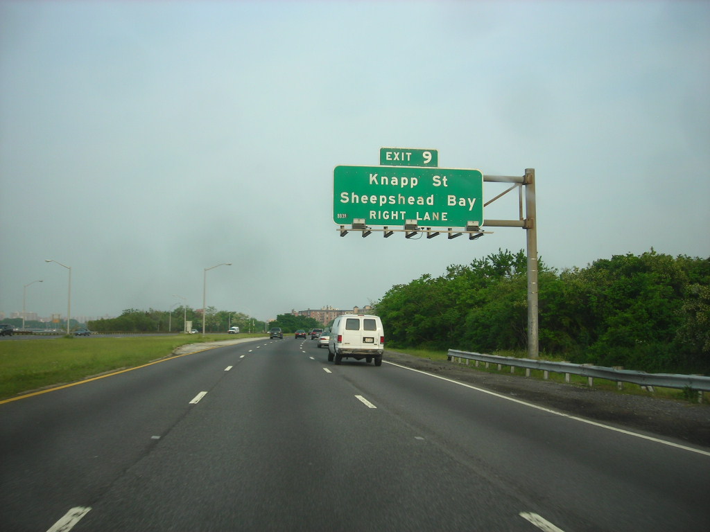 Overhead signage for Knapp Street on the Belt Parkway
