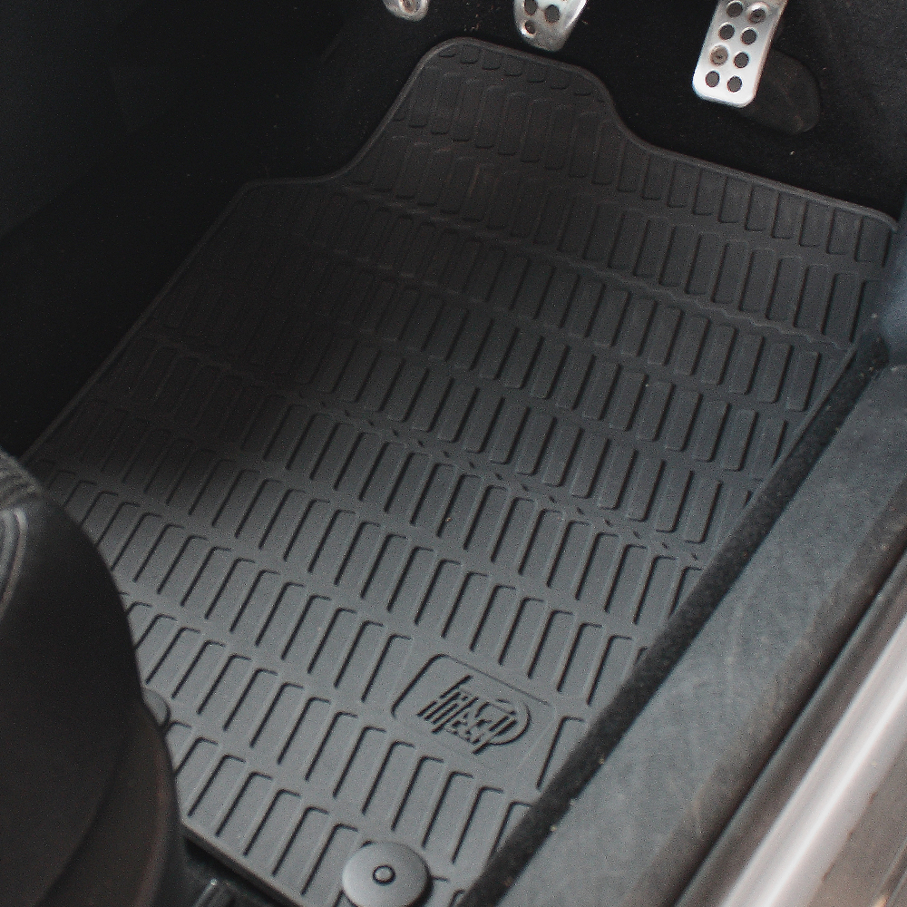Fitted rubber van mat